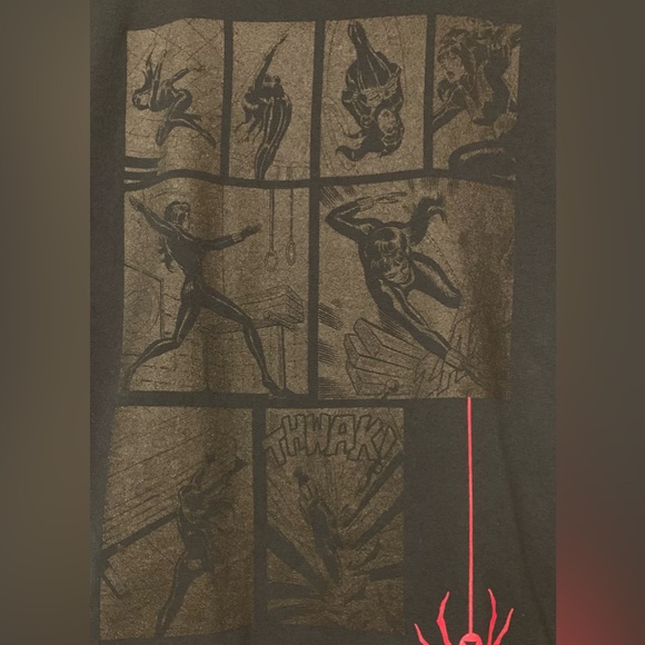 Black Widow Loot Crate Exclusive T-Shirt - Picture 2 of 3